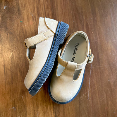 Pre Loved Lugsole Mary Jane Shoes (US 7)